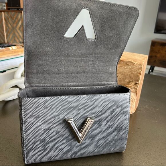 LOUIS VUITTON Authentic Twist MM Gunmetal Silver Color - Picture 4 of 16